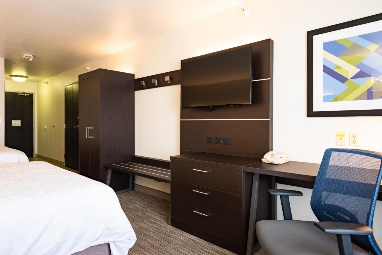 Holiday Inn Express Hotel & Suites Evanston By Ihg Exteriör bild