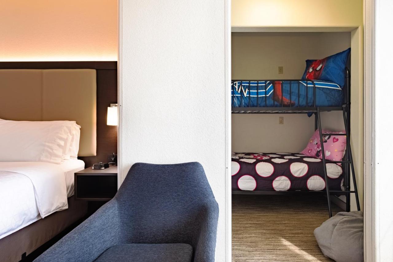Holiday Inn Express Hotel & Suites Evanston By Ihg Exteriör bild
